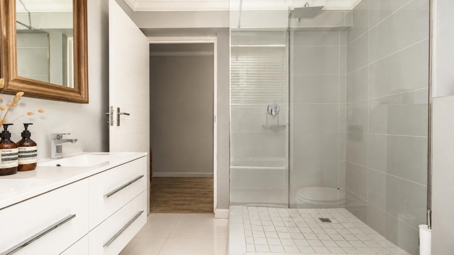 3 Bedroom Property for Sale in Sea Point Western Cape